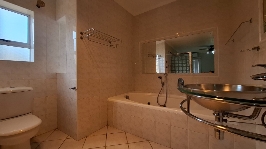 4 Bedroom Property for Sale in Menkenkop Western Cape